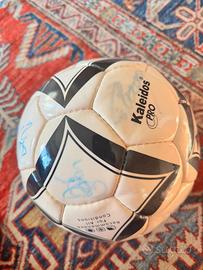 Pallone Juventus Autografato Stagione 2004/2005