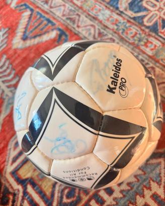 Pallone Juventus Autografato Stagione 2004/2005