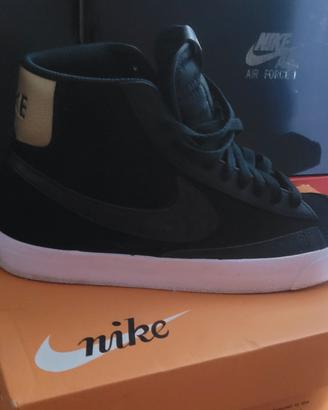 scarpe di vari modelli e misure 