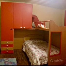 Letto a castello con armadio annesso