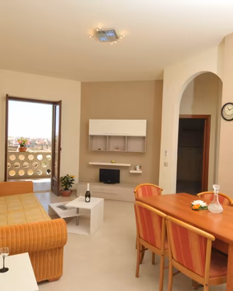 CASA vacanza SCOGLITTI giugno- Luglio e Agosto