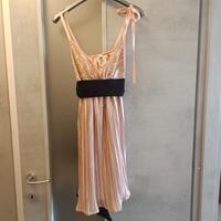 Elegante abito plissettato oro rosa