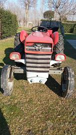 Trattore agricolo Massey Ferguson MF 130