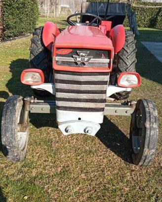 Trattore agricolo Massey Ferguson MF 130