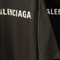 T-shirt BALENCIAGA con logo grande - due modelli
