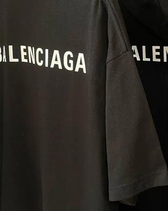 T-shirt BALENCIAGA con logo grande - due modelli