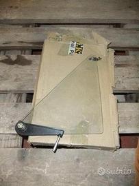 Vetro deflettore bianco nuovo fiat 128 dx