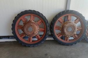 Trattore gomme e cerchi sezione stretta