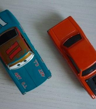 2 Model Disney Pixar, Plymouth Roadrunner - Mattel