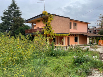 Proprietà disposta su 3 piani