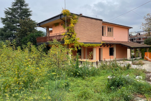 Proprietà disposta su 3 piani