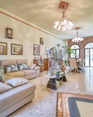 Villetta a schiera di 236 m² con 5 locali e box au