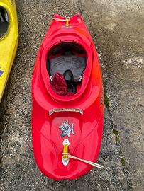 Kayak Pyranha freestyle