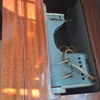 Macchina da cucire necchi