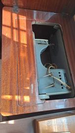 Macchina da cucire necchi