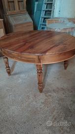 Tavolo artigianale allungabile.