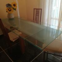 Tavolo allungabile in vetro e legno
