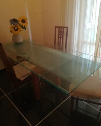 Tavolo allungabile in vetro e legno