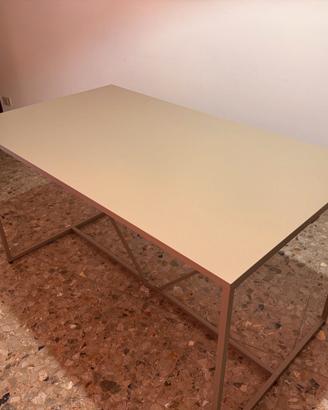 Tavolo da pranzo in acciaio laminato