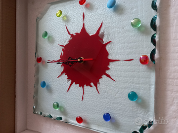 Orologio a parete in vetro nuovo