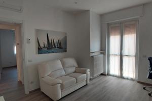 Due locali piu' servizi arredato a rho