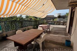 Appartamento con cortile e terreno a Sant'Alfio
