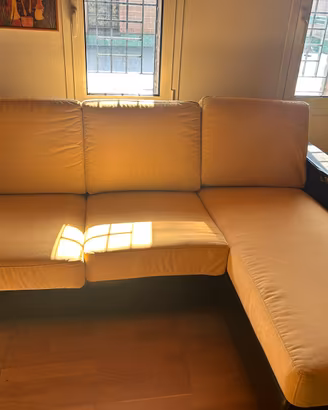 Divano pelle e stoffa con chaise longue - 300 €