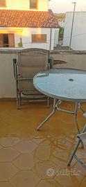 Tavolo in vetro e ferro + 4 poltrone