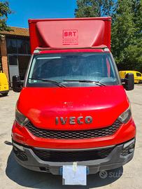 Autocarro con sponda idraulica in buone condizioni