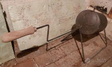 Attrezzo per fare caldarroste sul fuoco