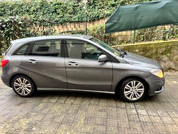 Mercedes  B 180