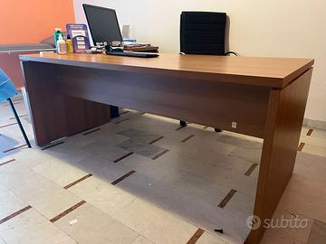 Stock arredamento ufficio/ambulatorio completo