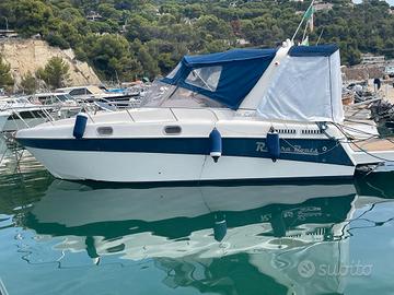 Riviera Boat 258 Cabin