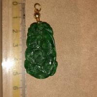 ciondolo in giada verde con oro