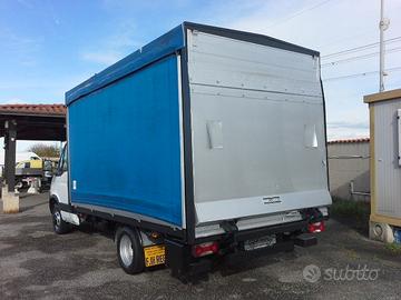 35c15 daily camion con pedana idraulica centinato