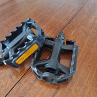 coppia di pedali mtb con catarifrangenti 