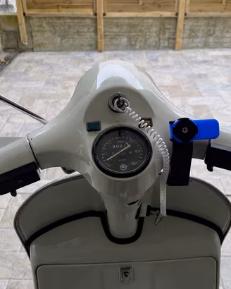 Supporto cellulare quadlock per vespa