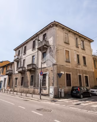 2 LOCALI A MILANO