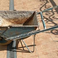 Carriole in acciaio ribaltabili da muratore