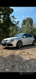 Volkswagen Golf R32