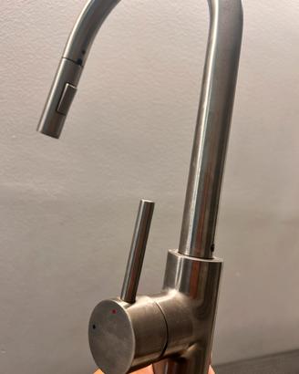 Rubinetto cucina a cigno in acciaio satinato
