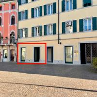 Locale Commerciale in Piazza Paolo Diacono 23