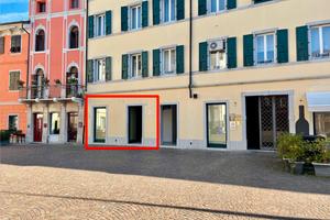 Locale Commerciale in Piazza Paolo Diacono 23