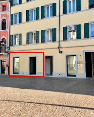 Locale Commerciale in Piazza Paolo Diacono 23