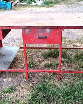 Tavolo da lavoro per fabbro