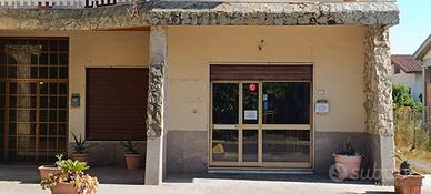 Locale commerciale o Ufficio o deposto Magazino