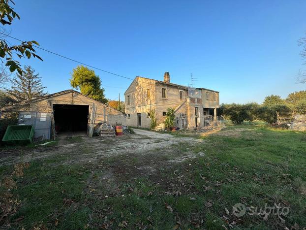 Casa Colonica con Terreno - Monterubbiano