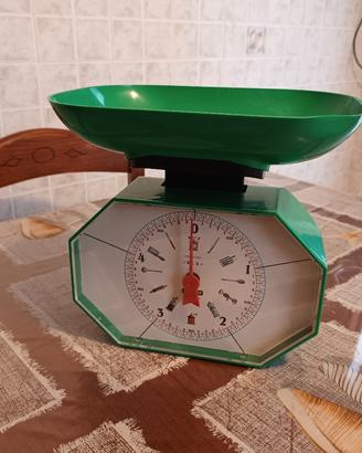 Bilancia analogica da cucina verde