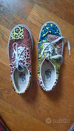 scarpe vans colorate diverse tra di loro 