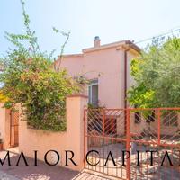 Budoni | Casa di paese con corte privata in pieno